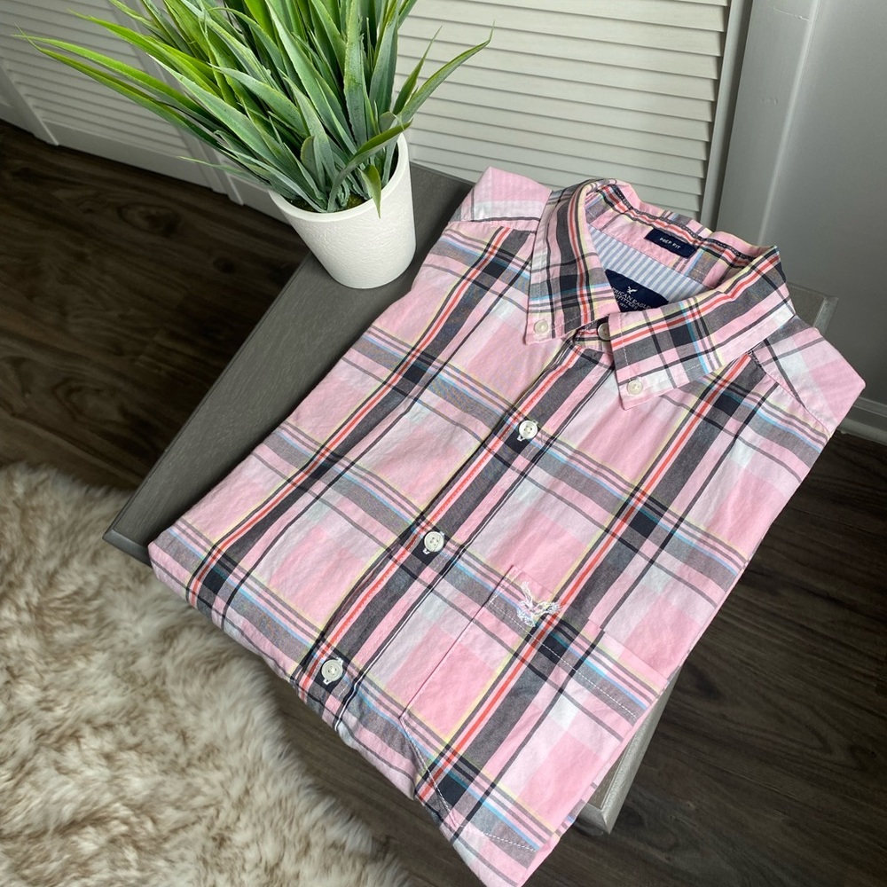 Men’s Pink Plaid American Eagle Button Down Shirt